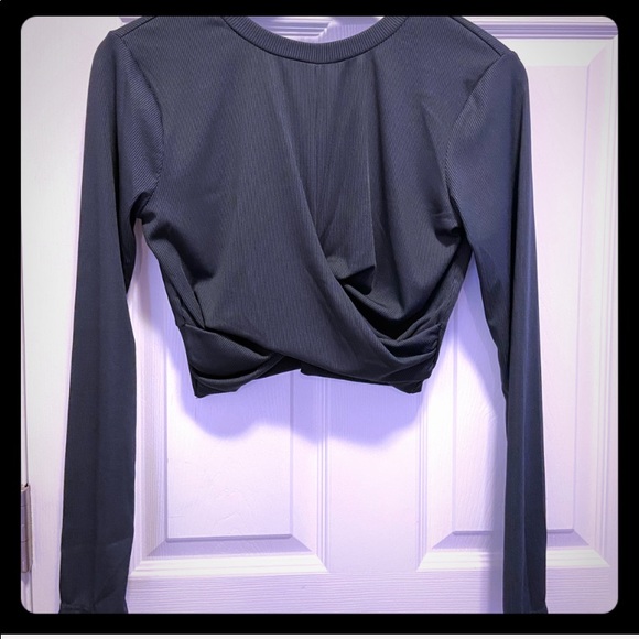 NWT Cute Long Sleeve Crop Top - Picture 2 of 3